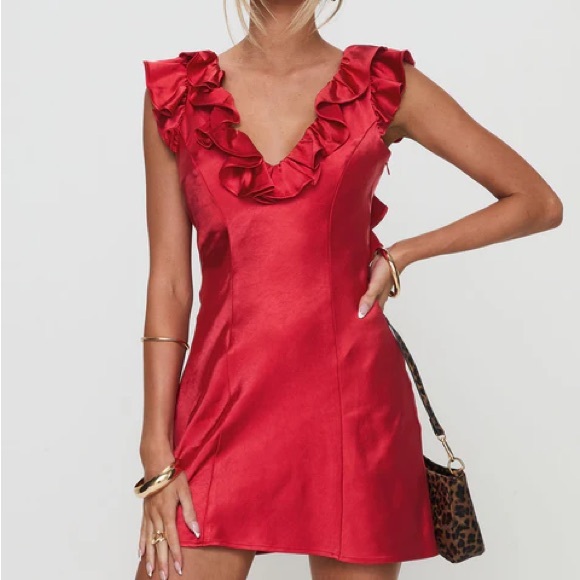 Elegant Red Ruffle Dress - Picture 3 of 6